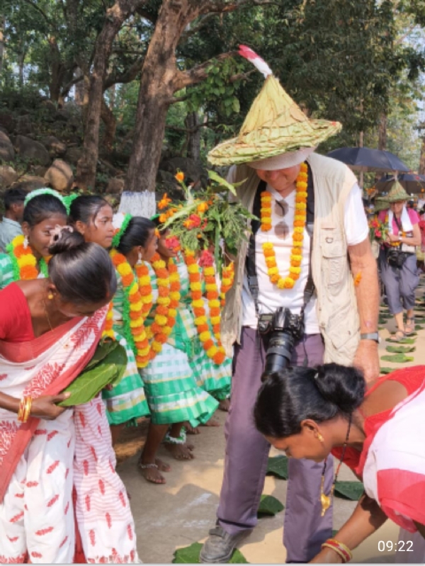देवधर स्थित हो जनजातीय संग्रहालय का फ्रांसीसी पर्यटकों ने किया अवलोकन