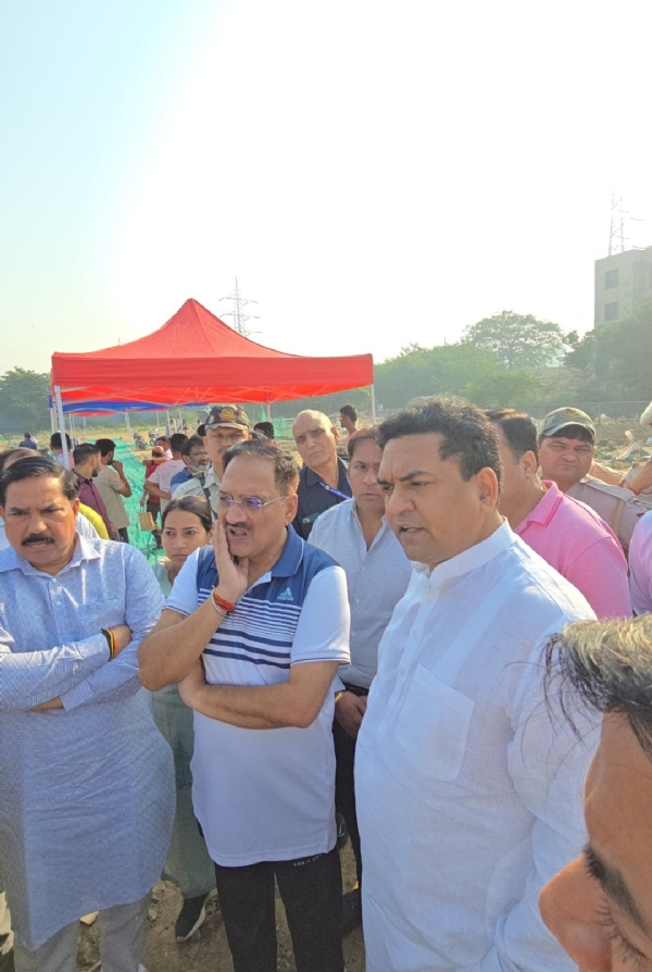 दिल्ली में छठ घाटों का निरीक्षण करते मंत्री कपिल मिश्रा और दिल्ली भाजपा अध्यक्ष वीरेंद्र सचदेवा दिल्ली में छठ घाटों का निरीक्षण करते मंत्री कपिल मिश्रा और दिल्ली भाजपा अध्यक्ष वीरेंद्र सचदेवा