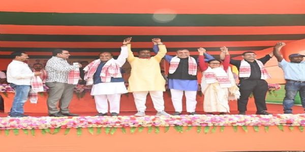 मुख्यमंत्री विधायकाभ्यां कृष्ण कमल तांती अथ तरंग गोगोई इत्याभ्यां जन्मदिनस्य अददात् शुभकामनाः