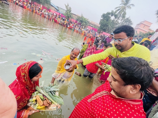 फारबिसगंज और आसपास में पारम्परिक रूप से मना लोक आस्था का महापर्व छठ