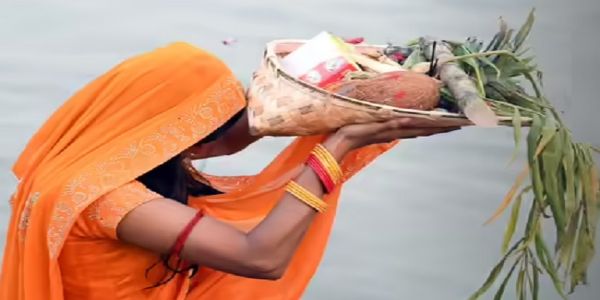 मध्यप्रदेशे ऽपि छठमहापर्वणः महान्‌ उत्साहः , अद्य व्रतीजनाः अस्ताचलगामिनं सूर्यदेवम् अर्घ्यं प्रदाय सुखसमृद्ध्यै कामनां करिष्यन्ति