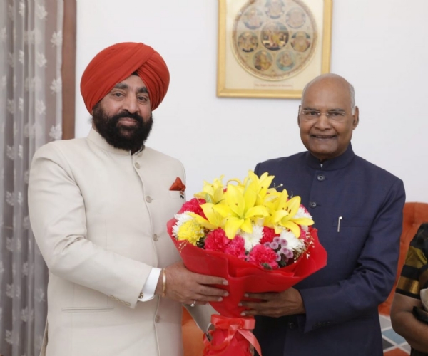 पूर्व राष्ट्रपति रामनाथ कोविंद, उत्तराखंड के राज्यपाल सेवानिवृत्त लेफ्टिनेंट जनरल गुरमीत सिंह पूर्व राष्ट्रपति रामनाथ कोविंद, उत्तराखंड के राज्यपाल सेवानिवृत्त लेफ्टिनेंट जनरल गुरमीत सिंह