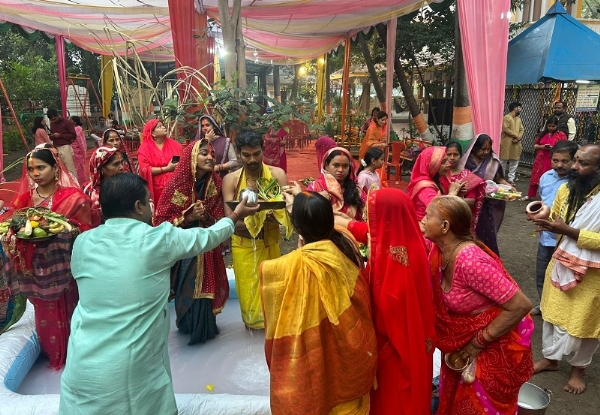 उदीयमान सूर्य को अर्घ्य उदीयमान सूर्य को अर्घ्य