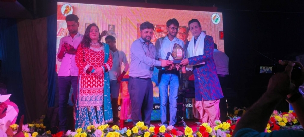 अररिया फोटो:भास्करहित्सव के कलाकारों को सम्मान अररिया फोटो:भास्करहित्सव के कलाकारों को सम्मान