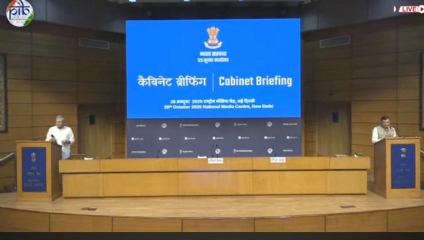 कैबिनेट के फैसलों की जानकारी देते हुए केन्द्रीय मंत्री अश्विनी वैष्णव कैबिनेट के फैसलों की जानकारी देते हुए केन्द्रीय मंत्री अश्विनी वैष्णव