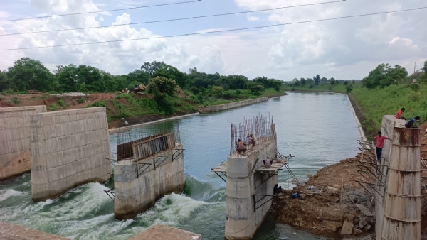 रुद्री बराज के पास मुख्य नहर पर बन रहा नया पुल रुद्री बराज के पास मुख्य नहर पर बन रहा नया पुल