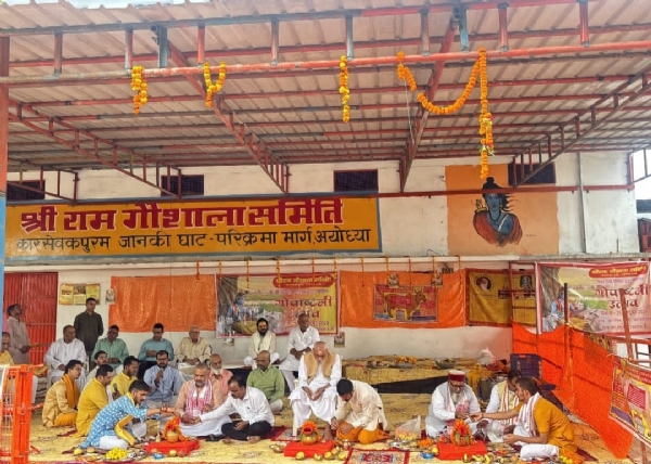 श्रीराम गौशाला में पूजन श्रीराम गौशाला में पूजन