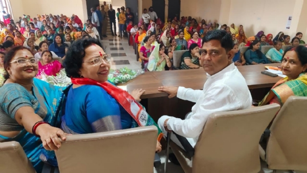 महिला आयोग की अध्यक्ष और भाजपा जिला अध्यक्ष की फोटो महिला आयोग की अध्यक्ष और भाजपा जिला अध्यक्ष की फोटो