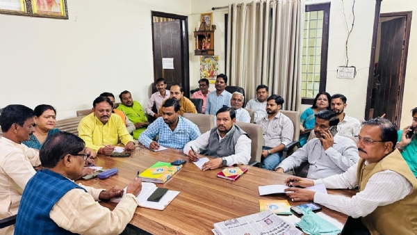 बैठक करते भाजपाई बैठक करते भाजपाई