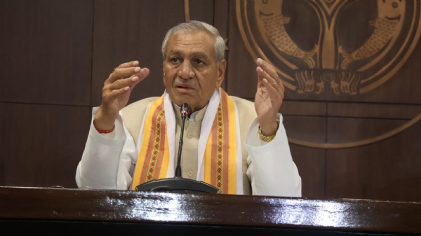 प्रेसवार्ता को संबोधित करते मंत्री लक्ष्मीनारायण चौधरी प्रेसवार्ता को संबोधित करते मंत्री लक्ष्मीनारायण चौधरी