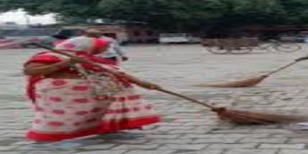 दशहरोत्तरं वाराणसीं स्वच्छीकर्तुं नगर निगमस्य समारब्धम् अभियानम्
