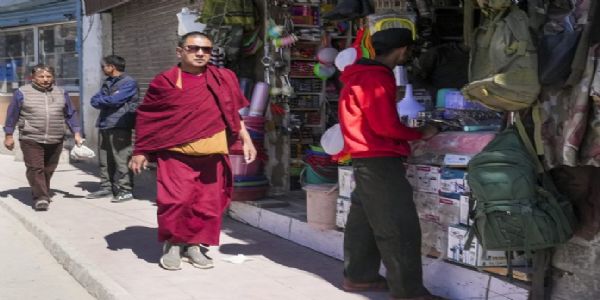 लेहे सामान्य स्थितेः संकेतः, विपण्यः आपणाश्च प्रातः 10 वादनतः सायं 6 वादनं यावत् उद्घाटयितुम् अनुमताः