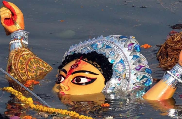 माता दुर्गा की प्रतिमाओं का विसर्जन