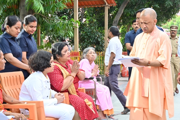 जनता दर्शन में 200 लोगों की समस्याएं सुनीं मुख्यमंत्री ने, संतुष्टिपरक निराकरण के दिए निर्देश*