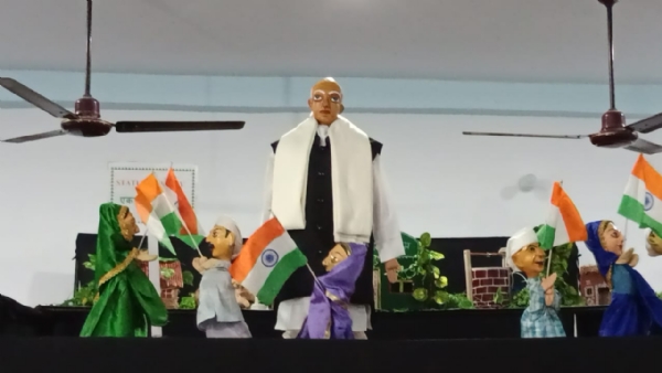 सरदार पटेल की जयंती की पूर्व संध्या पर कठपुतली नाटक सरदार पटेल की जयंती की पूर्व संध्या पर कठपुतली नाटक
