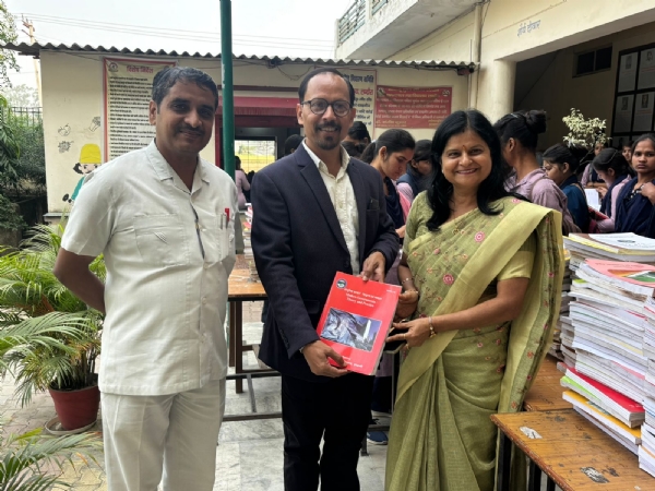 पुस्तक वितरण कार्यक्रम पुस्तक वितरण कार्यक्रम