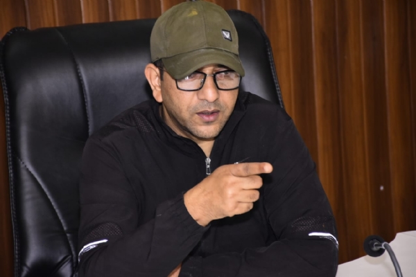 डीएम के सख्त निर्देश फोन नहीं उठाने वाले अधिकारियों पर होगी कार्यवाही डीएम के सख्त निर्देश फोन नहीं उठाने वाले अधिकारियों पर होगी कार्यवाही