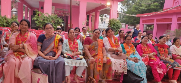 पुलिस लाइन मंदिर में आयोजित संगीत मय नवदिवसीय श्री राम कथा का श्रवण करत भक्त। पुलिस लाइन मंदिर में आयोजित संगीत मय नवदिवसीय श्री राम कथा का श्रवण करत भक्त।