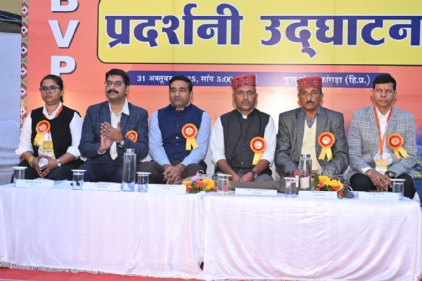 विद्यार्थी परिषद के प्रांत अधिवेशन के शुभारंभ मौके पर मौजूद। विद्यार्थी परिषद के प्रांत अधिवेशन के शुभारंभ मौके पर मौजूद।