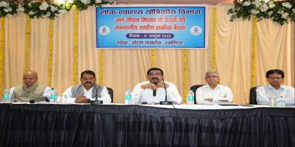 ग्वालियर- चंबल संभागे दिसम्बर मासं यावत् पूर्णीकरणीयं सर्वासाम् एकल नल जल योजनानां कार्यम् - पी. नरहरिः