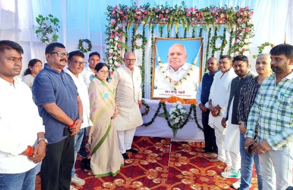 कार्यक्रम में शामिल मुख्यमंत्री कार्यक्रम में शामिल मुख्यमंत्री