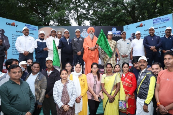 राष्ट्रीय एकता दिवस पर रन फॉर यूनिटी को हरी झंडी दिखाकर किया रवाना राष्ट्रीय एकता दिवस पर रन फॉर यूनिटी को हरी झंडी दिखाकर किया रवाना