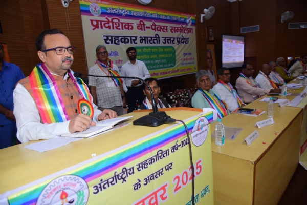 सम्मेलन को सम्बोधित करते सहकारिता मंत्री जेपीएस राठौर
