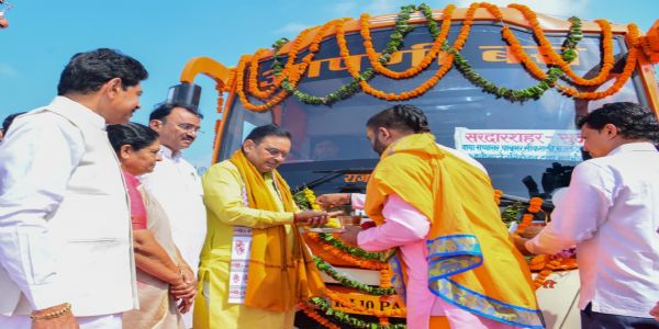 मुख्यमंत्री भजनलाल शर्मा  128 नूतनेभ्यो राेडवेजबसयानेभ्यो दर्शितवान् हरितध्वजः