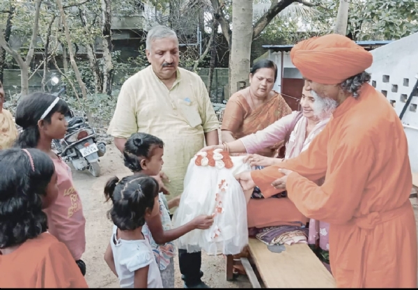 आनन्द मार्ग द्वारा वस्त्र वितरण