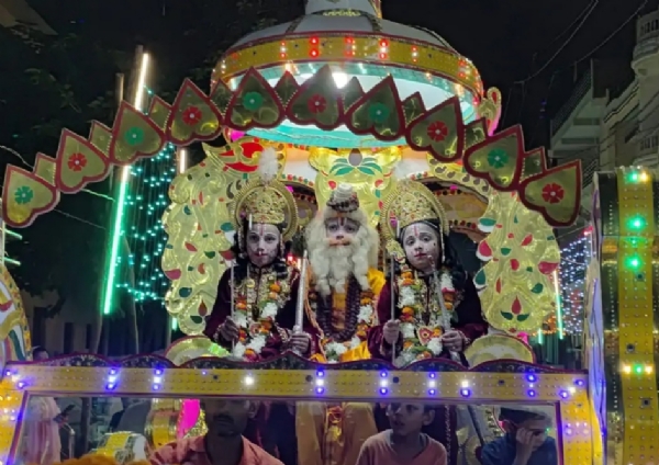 श्रीराम व माता सीता की भव्य झांकी।