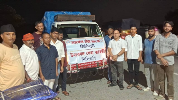 उत्तरबंग सेवा भारती के माध्यम से धूपगुड़ी में बाढ़ पीड़ितों को भोजन व राहत सामग्री वितरित