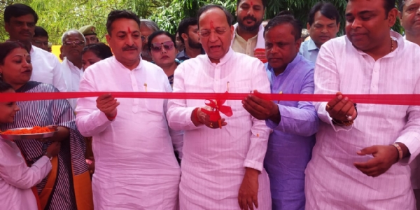 मेले का शुभारंभ करते राज्यसभा सांसद अरुण सिंह