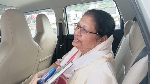 काफी वर्षों बाद अपने छात्रों से मिलकर भावुक हुए शिक्षक