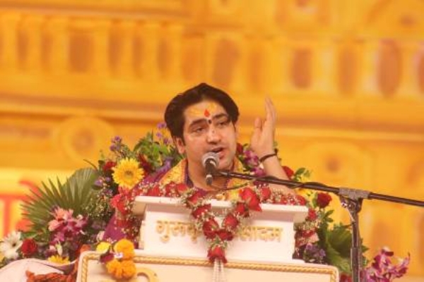 बागेश्वर धाम पीठाधीश्वर पं. धीरेंद्र कृष्ण शास्त्री हनुमंत कथा सुनाते