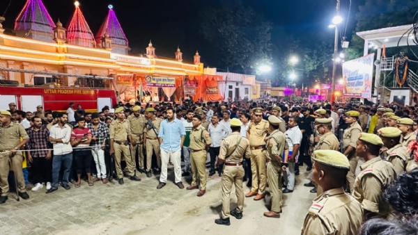 सुरक्षा मे तैनात पुलिस
