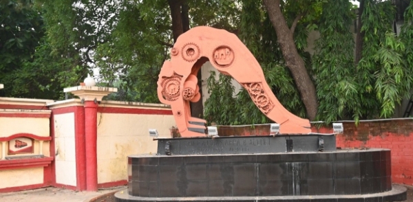 बरेका में लगाई गई योगमूर्ति