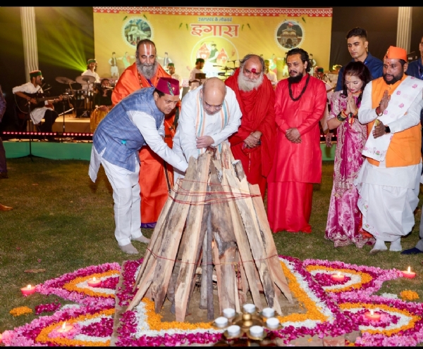 देवभूमि के लोकपर्व ‘इगास’ उत्सव में पूजा अर्चना करते गृह मंत्री अमित शाह