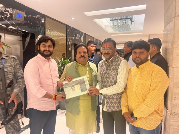 बीसीसीआई के उपाध्यक्ष से मुलाकात करते APL के पदाधिकारी