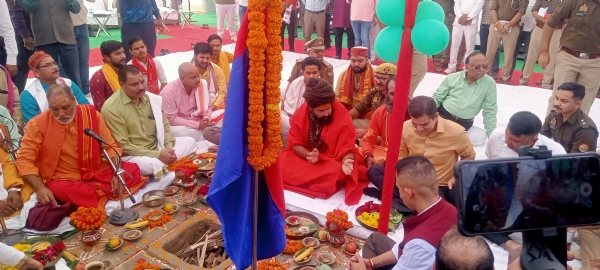 संगम तट पर वैदिक मंत्रों के साथ किया भूमिपूजन