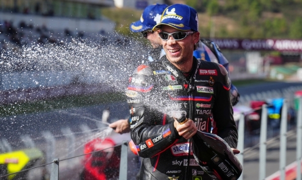 मार्को बेज़ेकी (अप्रीलिया रेसिंग) मार्को बेज़ेकी (अप्रीलिया रेसिंग)