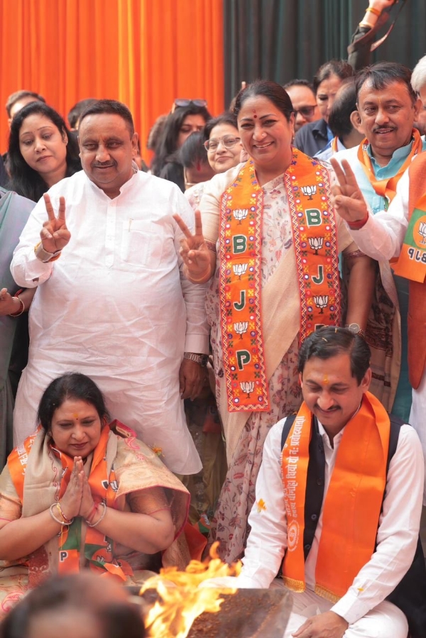 शालीमार बाग (बी) वार्ड 56 से भाजपा अनीता जैन के चुनाव कार्यालय के उद्घाटन समारोह के दौरान मुख्यमंत्री रेखा गुप्ता के साथ सांसद प्रवीण खंडेलवाल शालीमार बाग (बी) वार्ड 56 से भाजपा अनीता जैन के चुनाव कार्यालय के उद्घाटन समारोह के दौरान मुख्यमंत्री रेखा गुप्ता के साथ सांसद प्रवीण खंडेलवाल