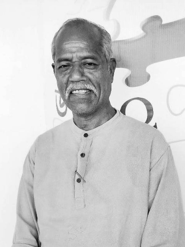 प्रखर कवि और विचारक आंदे श्री (फाइल फोटो) प्रखर कवि और विचारक आंदे श्री (फाइल फोटो)