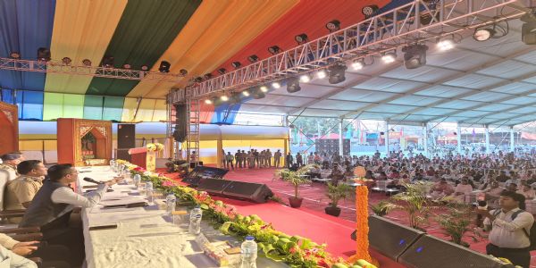 सारणजनपदस्य सोनपुरमेलायां सीमासुरक्षाबलस्य (एसएसबी) वाद्यदलस्य देशभक्तिस्वरतरङ्गः प्रसृतः