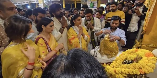 दक्षिणस्य अभिनेत्री नयनतारां प्राप्नोत् पीताम्बरा सिद्धपीठ माँ बगलामुखी मंदिरम्