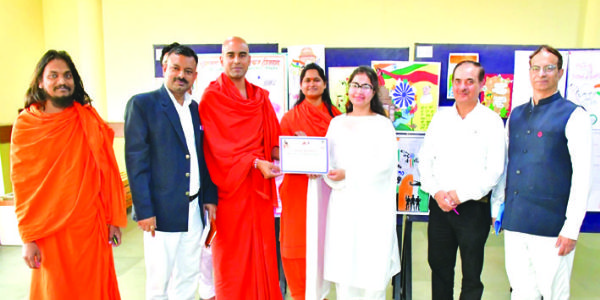 वंदे मातरम् इत्यस्य 150 वर्षेषु पूर्णेषु पतंजलि विश्वविद्यालये फलकनिर्माणप्रतियोगिता