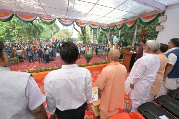 *सरदार पटेल की 150वीं जयंती समारोह के उपलक्ष्य में सीएम योगी ने किया एकता यात्रा का शुभारंभ* *सरदार पटेल की 150वीं जयंती समारोह के उपलक्ष्य में सीएम योगी ने किया एकता यात्रा का शुभारंभ*