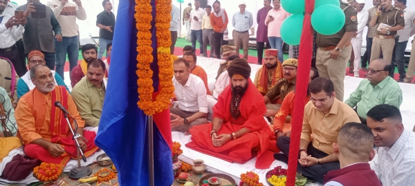 पुलिस विभाग के शिविर भूमि पूजन कार्यक्रम का छाया चित्र