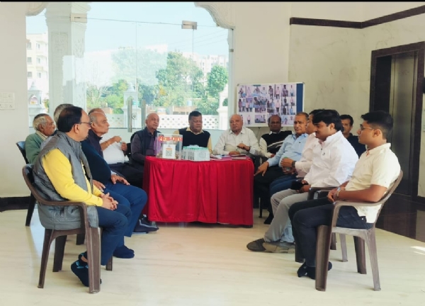 बैठक में शामिल ट्रस्ट के पदाधिकारीगण