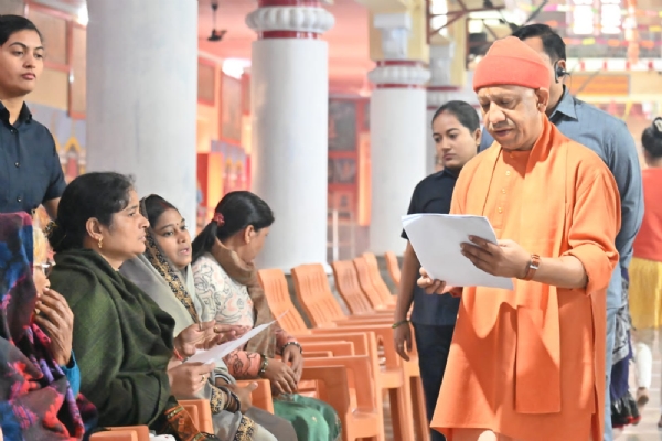 लोगों से बोले सीएम, हर समस्या का कराएंगे पारदर्शिता के साथ निस्तारण* लोगों से बोले सीएम, हर समस्या का कराएंगे पारदर्शिता के साथ निस्तारण*