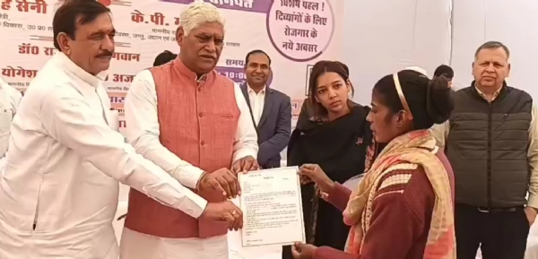 रोजगार मेले में पहुंचे जशवंत सैनी